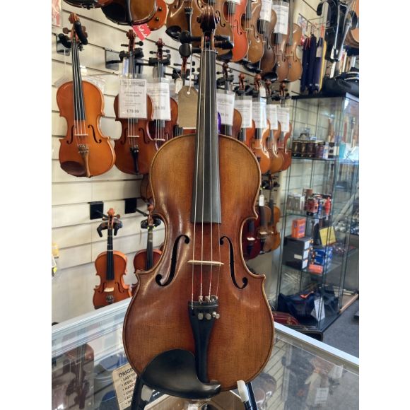 Unbranded Violin, bright focused tone