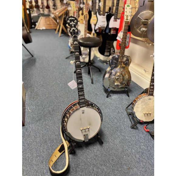 Deering Eagle II 5 String Resontor Banjo, in very good condition with hard case