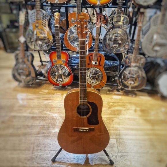 Washburn SJ-28-S, good con. rosewood b/s, spruce top.