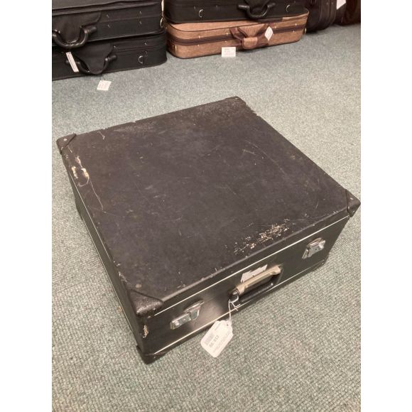 Accordion Case with white piping. Internal dim: 45x43x21