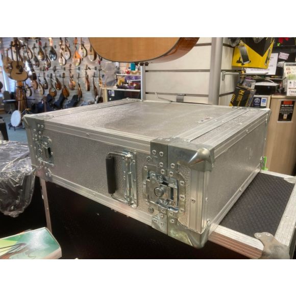 Five Star Flight case for Rack mounted Head and effects to fit up to 45cm x 45cm x 18cm. Made un UK