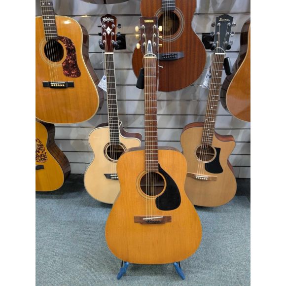 Yamaha FG-140 Acoustic Guitar Made inJapan Nippon Gakki 1968-1972. Rosewood fingerboard, Spruce top Mahogan