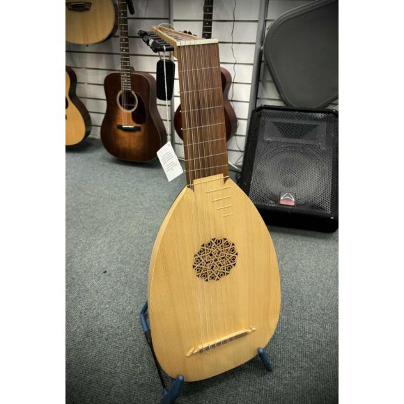 Atlas Lute 8 course. 11 Maple ribs, ebony pegs. Solid spruce top