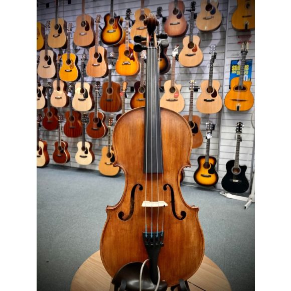 French 4/4 Violin 'Copie de Stardivarious' early 1900's One piece back slight flame amber varnich good cond