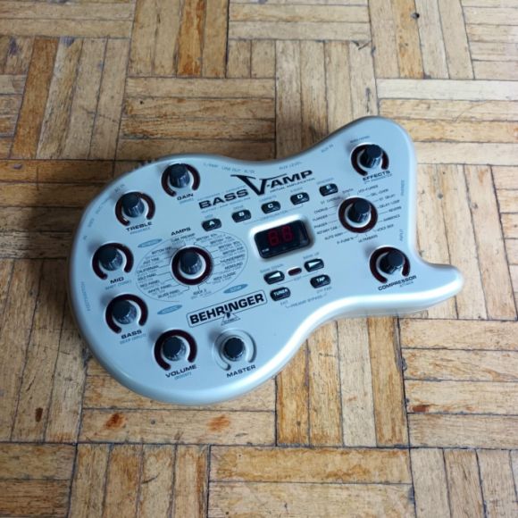 Behringer Bass V-Amp pre amp unit and effects module, w/Bag