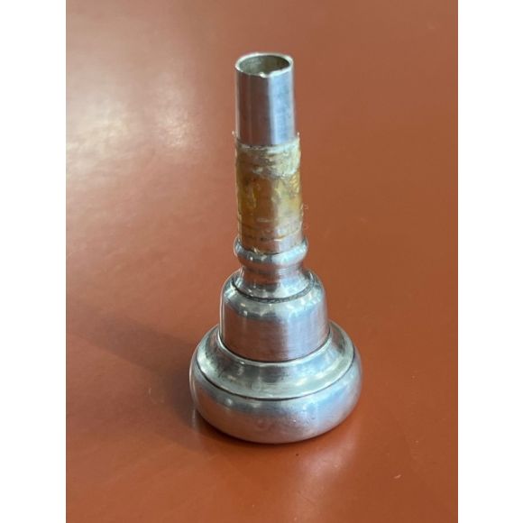 Trumpet Mouthpiece (silver colour) no size.