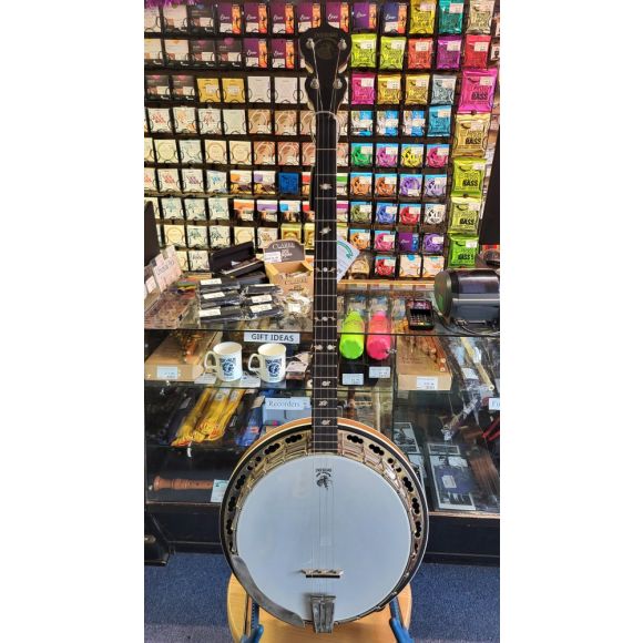 Deering Sierra 4 String Plectrum Banjo, Made in USA, nice condition, complete with Deering hard cae