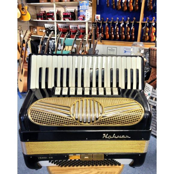 Hohner Verdi IIM 96 Bass 3 Voice Piano Accordion, made in Switzerland, sounds great, 9 treble & 3 bass coupl