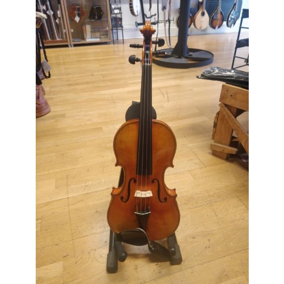 German 4/4 Franz Sandner 2004 Violin. 2 piece back, amber varnish, medium flame, 2 bows and case, in very g