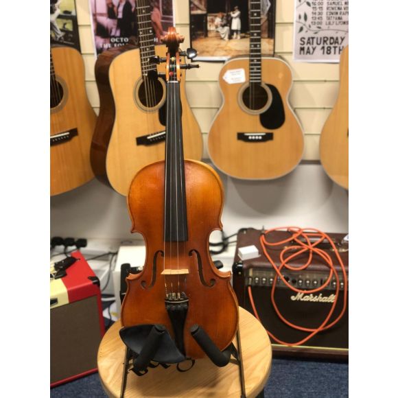 Roderich Paeshold 4/4 Violin. Model PA803EAS. In very good condition with a couple of cosmetic marks. With 