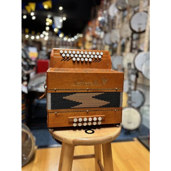 Saltarelle Pastourelle III D/G Melodeon, in very good condition. 2 1/2 row, 12 bass button box, 3 treble & 