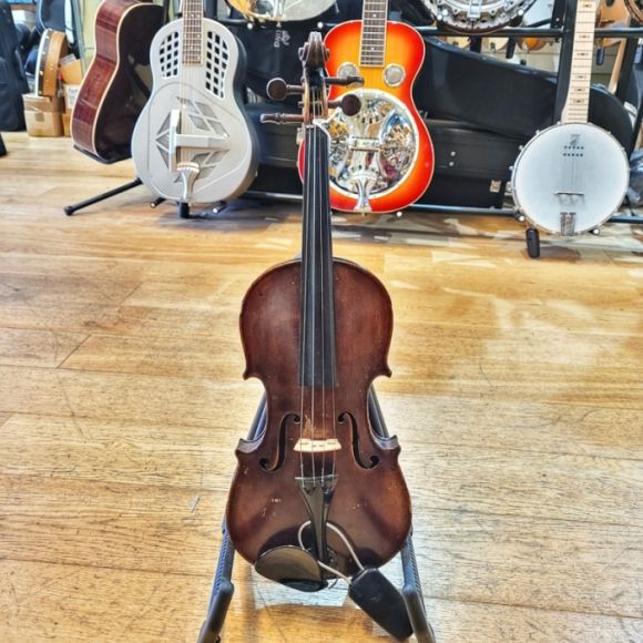 3/4 Violin. Good quality instrument in need of some attention.