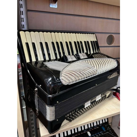 Hohner Verdi III 120 Bass Piano Accordion, Clattery Keys, could do with felts replacing. 