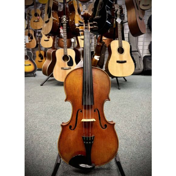 16 1/4 viola.  set up by P. Briand.  Beautiful finish and tone. 