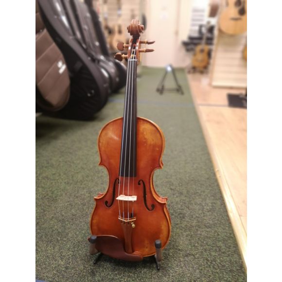 Mcneela Bravura Symphony 4/4 Violin with Carbon Fibre bow