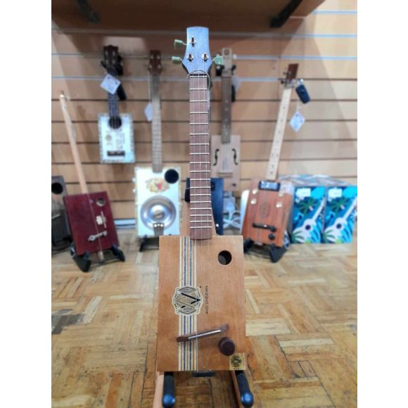 Cigar box guitar (alto) - Avo Uveniza box, piezo electic pickup, great tone