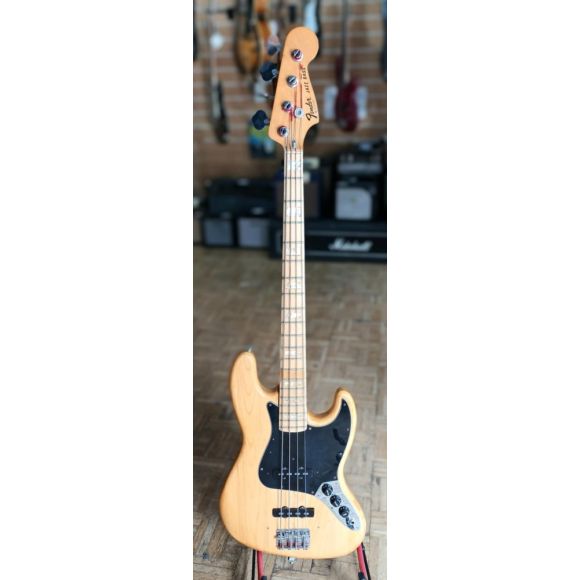 Fender Jazz Bass Guitar, made in US, c. 1976, 3 bolt neck w/ semi-working hard case