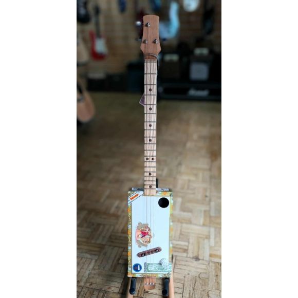inchesRomeo y Julietainches Three string Electric Single Coil Cigar Box Guitar, Handmade by Stephen Jackson