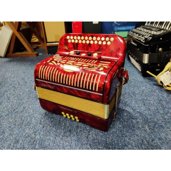 Hohner Amatona C/C# Melodeon in Red. VGC. 4vc. LMMM.