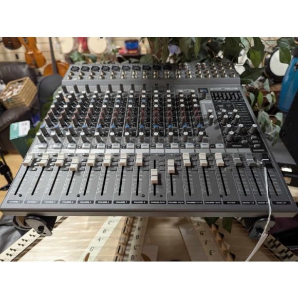 SynQ SMP 16. 42 16-Channel PA Mixer