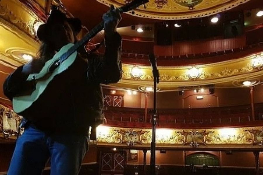 George Hamilton V takes a Blueridge on tour!